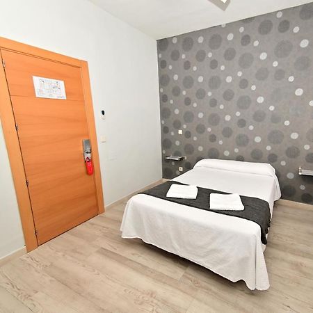 Hostal Falfes Μαδρίτη Εξωτερικό φωτογραφία