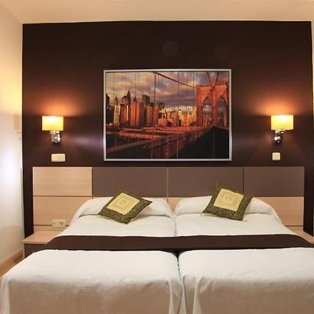 Hostal Falfes Μαδρίτη Εξωτερικό φωτογραφία