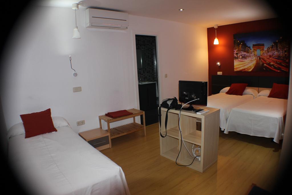 Hostal Falfes Μαδρίτη Εξωτερικό φωτογραφία