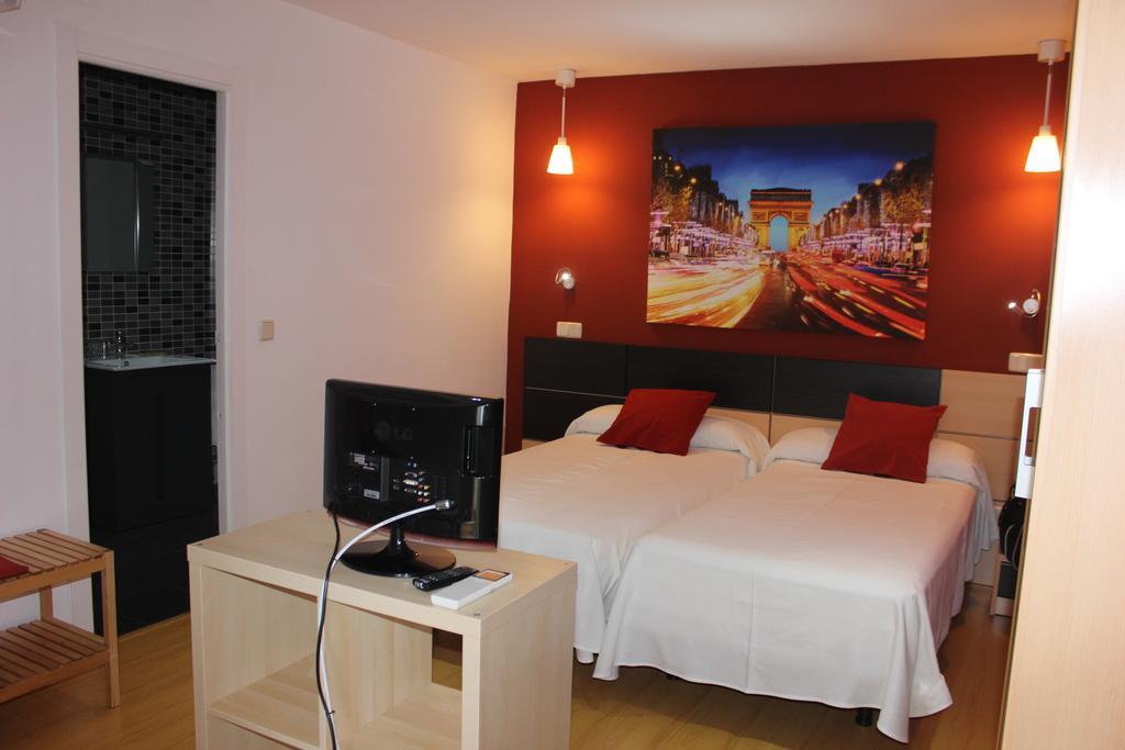 Hostal Falfes Μαδρίτη Εξωτερικό φωτογραφία