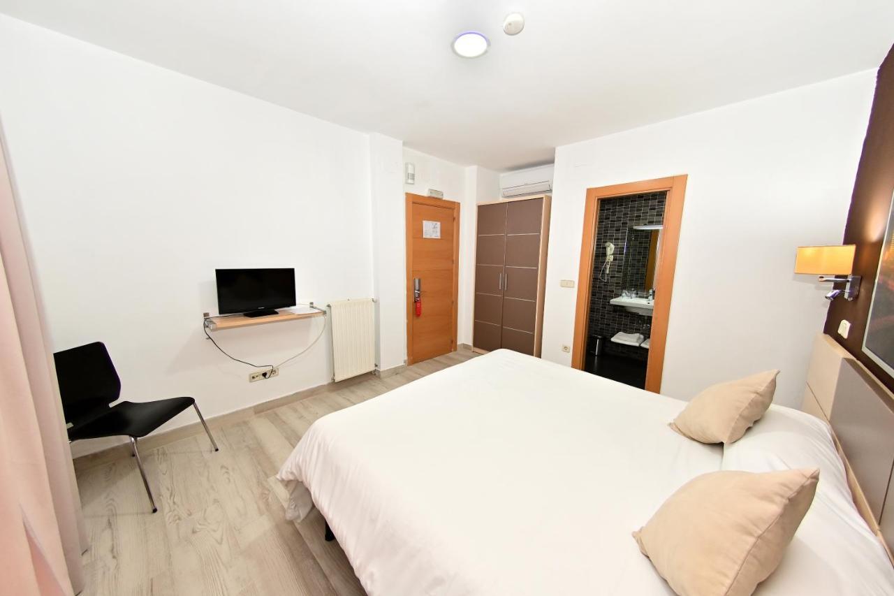 Hostal Falfes Μαδρίτη Εξωτερικό φωτογραφία