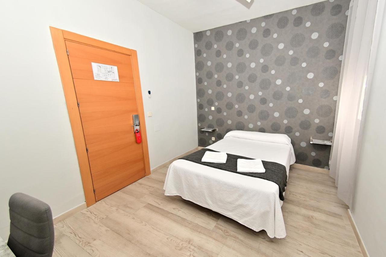 Hostal Falfes Μαδρίτη Εξωτερικό φωτογραφία