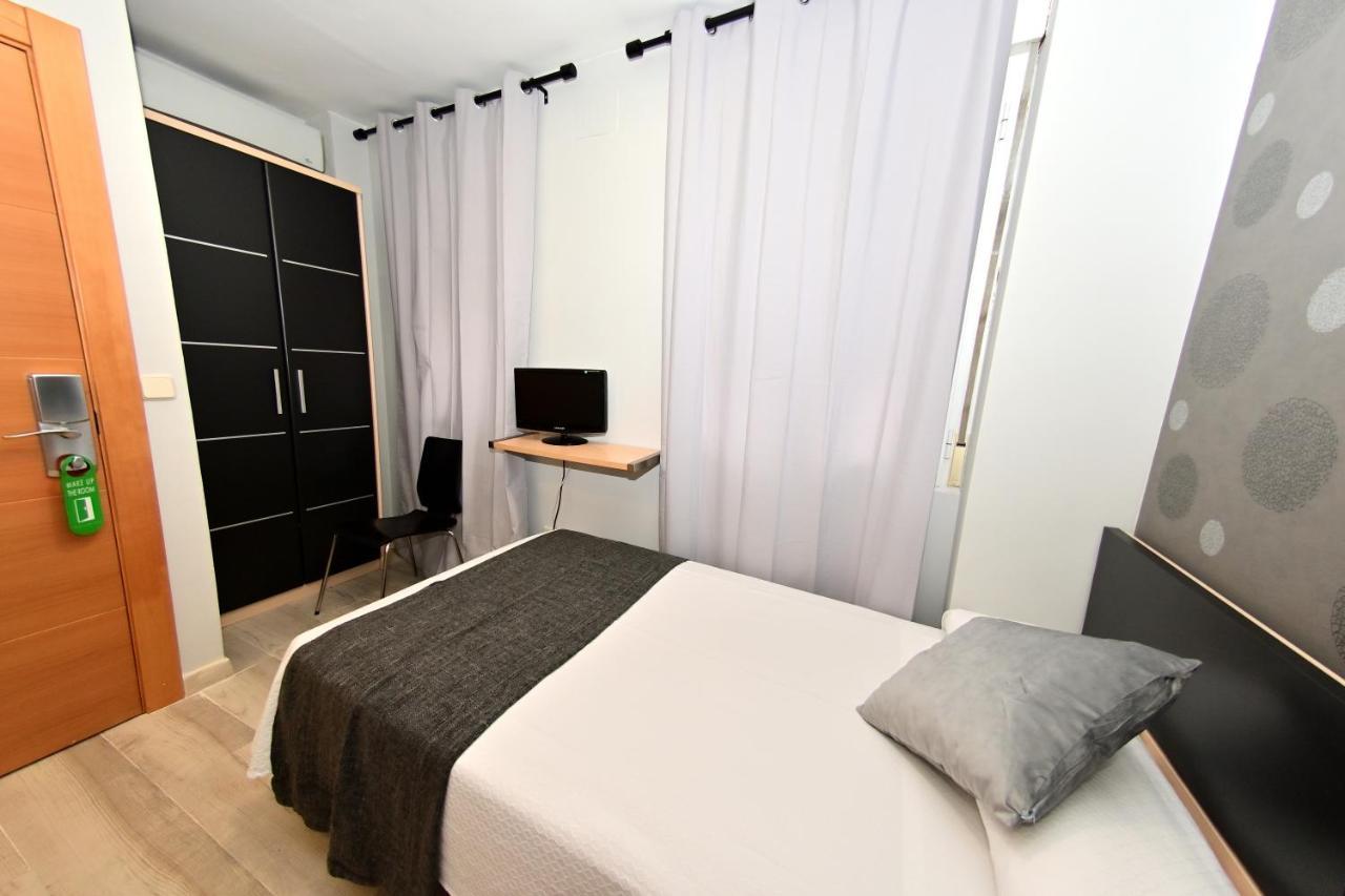 Hostal Falfes Μαδρίτη Εξωτερικό φωτογραφία