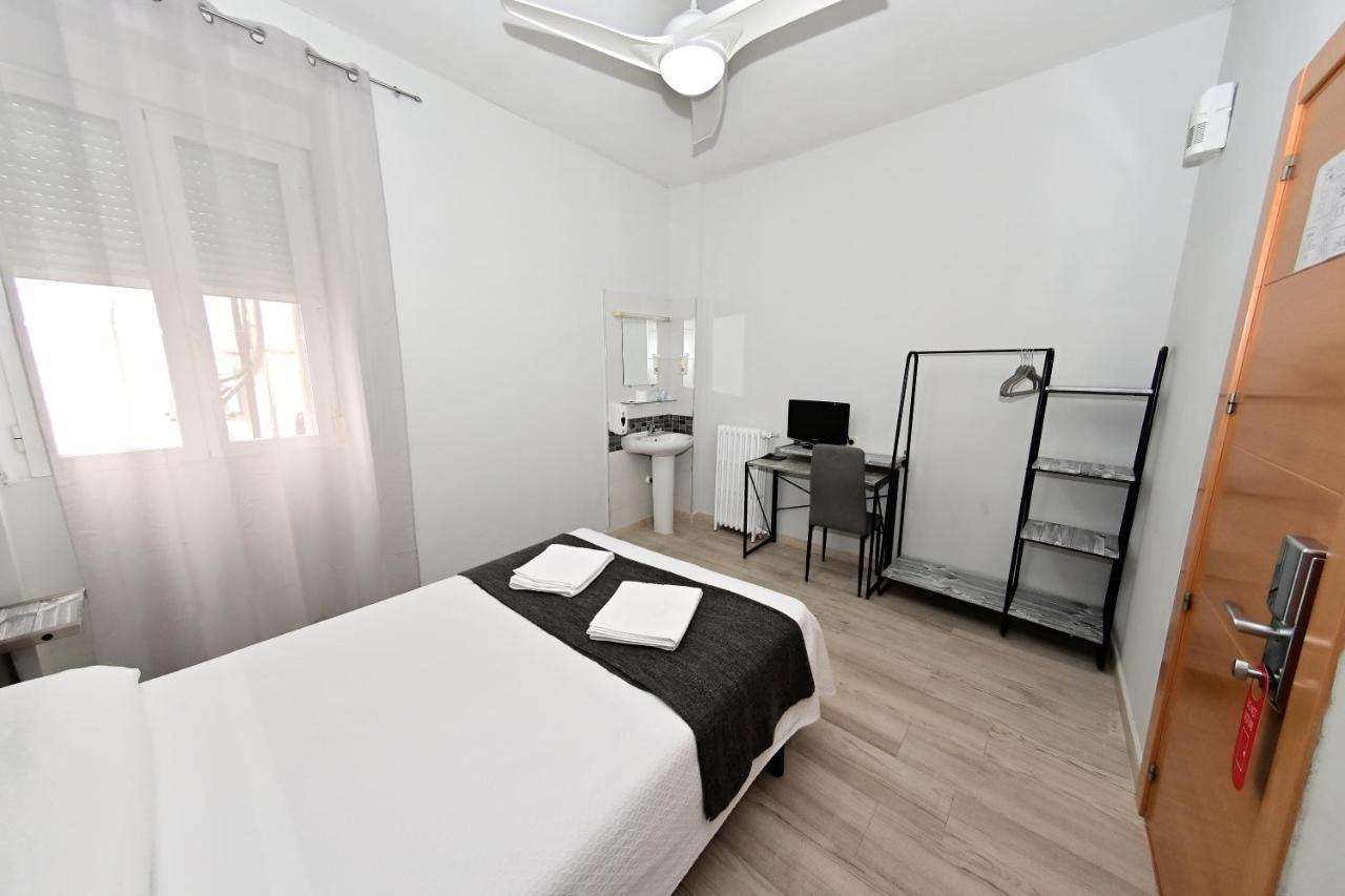 Hostal Falfes Μαδρίτη Εξωτερικό φωτογραφία