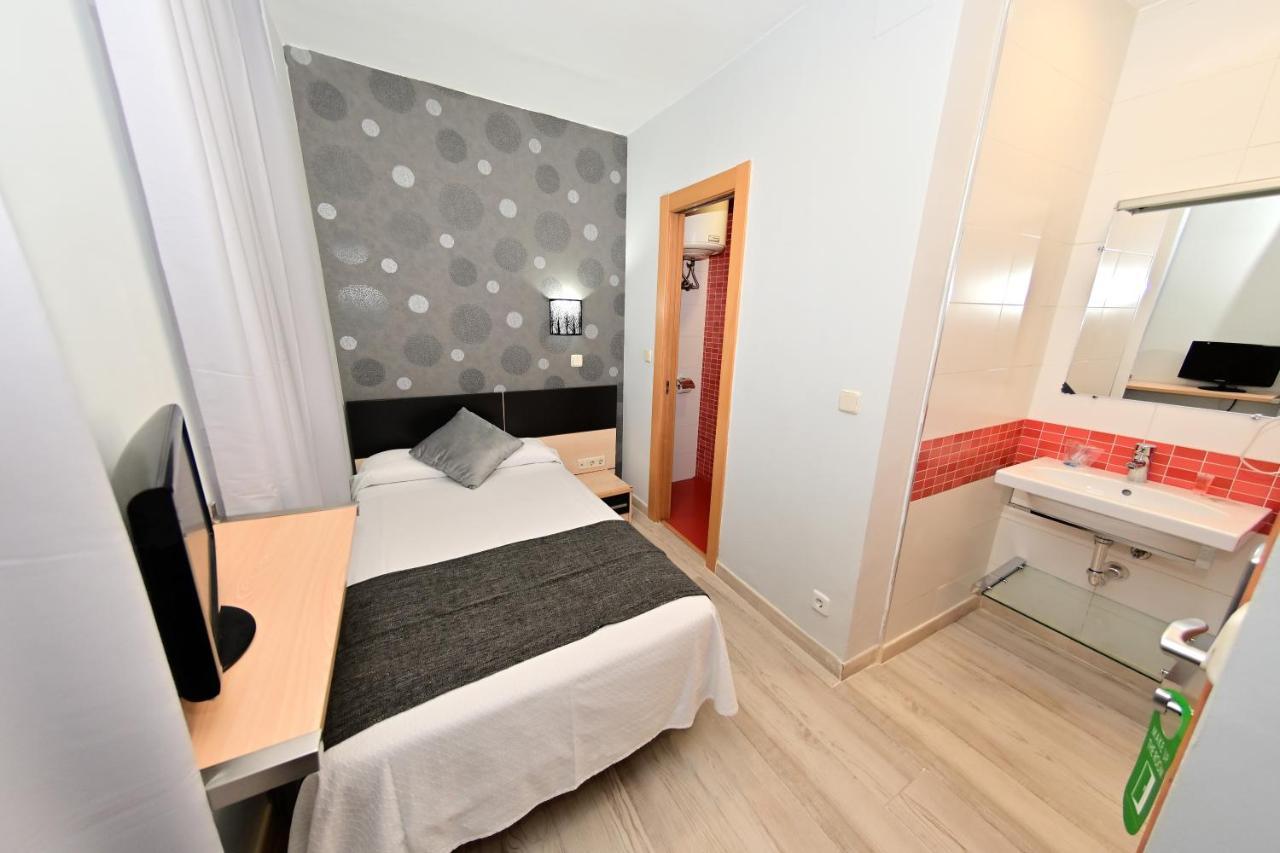 Hostal Falfes Μαδρίτη Εξωτερικό φωτογραφία