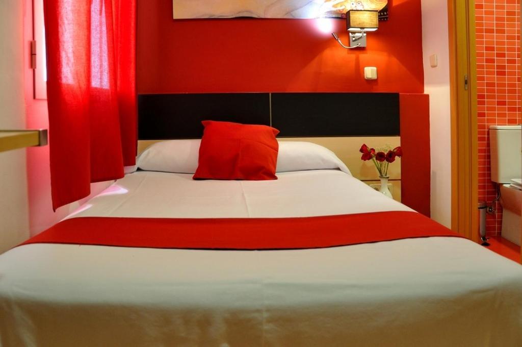 Hostal Falfes Μαδρίτη Εξωτερικό φωτογραφία