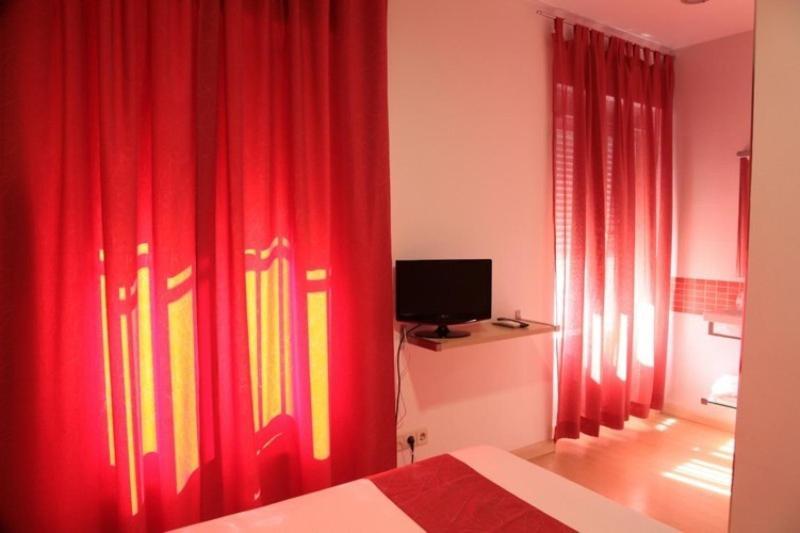 Hostal Falfes Μαδρίτη Εξωτερικό φωτογραφία