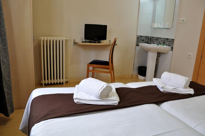 Hostal Falfes Μαδρίτη Εξωτερικό φωτογραφία