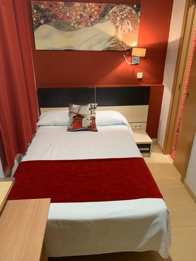 Hostal Falfes Μαδρίτη Εξωτερικό φωτογραφία